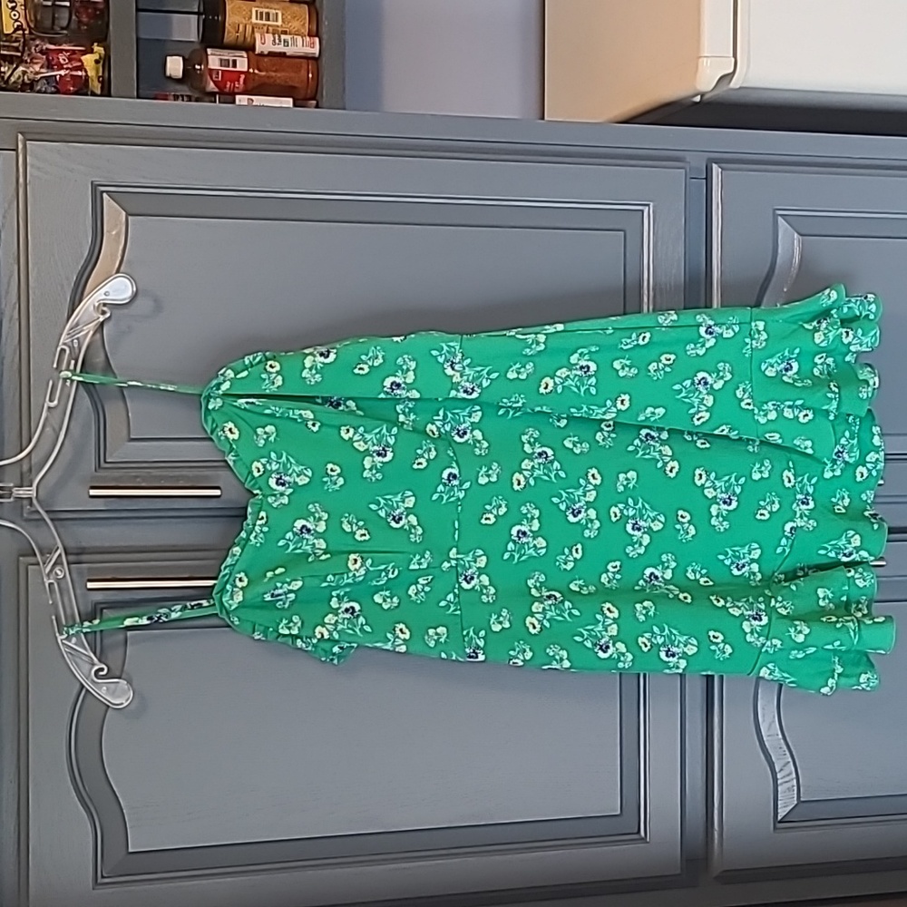 Like new adorable dress. Flounce on bottom. Fitted top